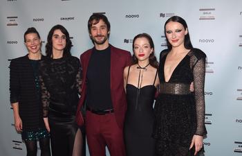 Un tapis rouge festif et glamour pour la 25e édition du Gala Québec Cinéma