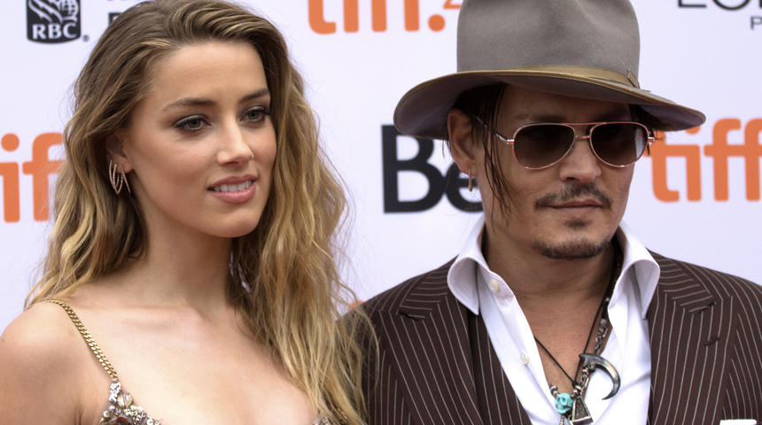TIFF 2015 : Johnny Depp accompagne sa femme sur le tapis rouge de The Danish Girl